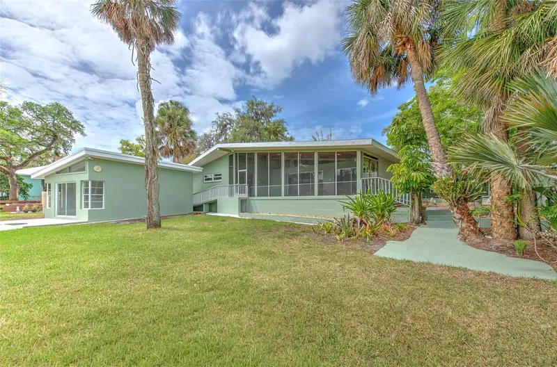 7102 Mandy Ln, FL