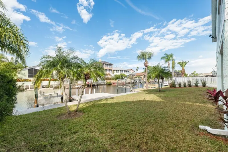 6225 Bayside Dr, FL