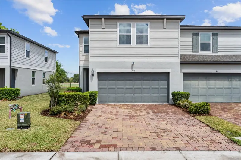 951 Robin Holly St, FL