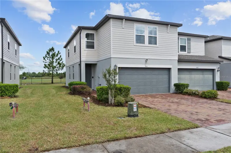 951 Robin Holly St, FL