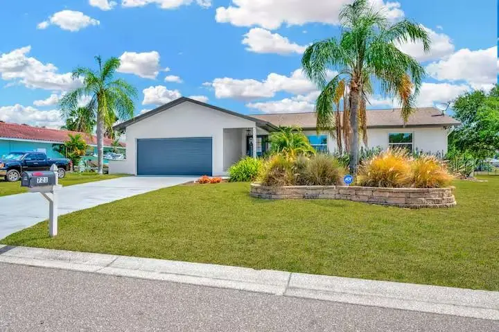 721 Eagle Ln, FL