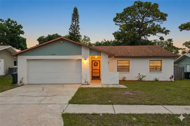105 Lotus Cir, FL