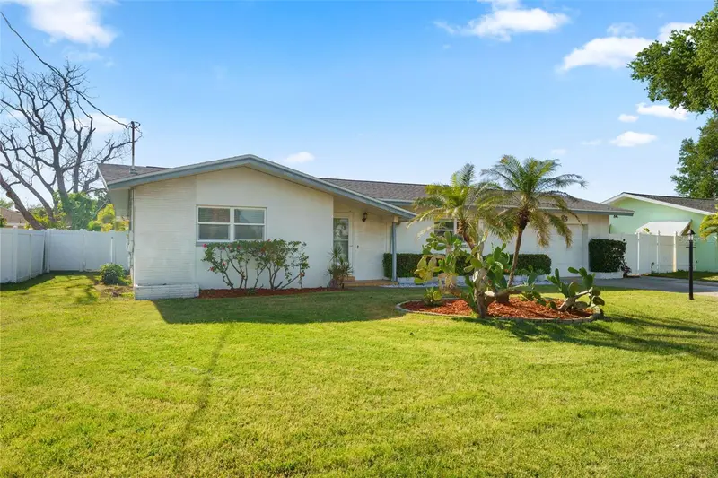 1768 Harbor Cir E, FL