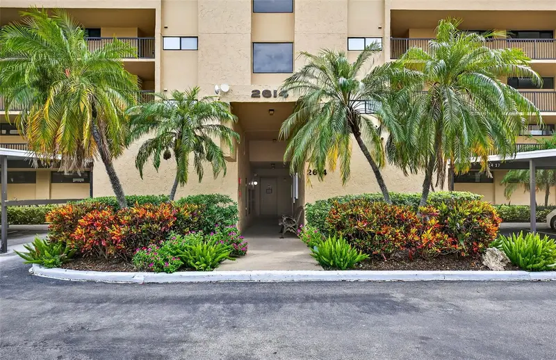 2614 Cove Cay Dr #405, FL