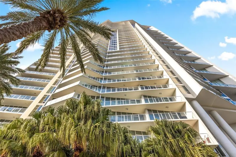 175 1st St S #3102, FL