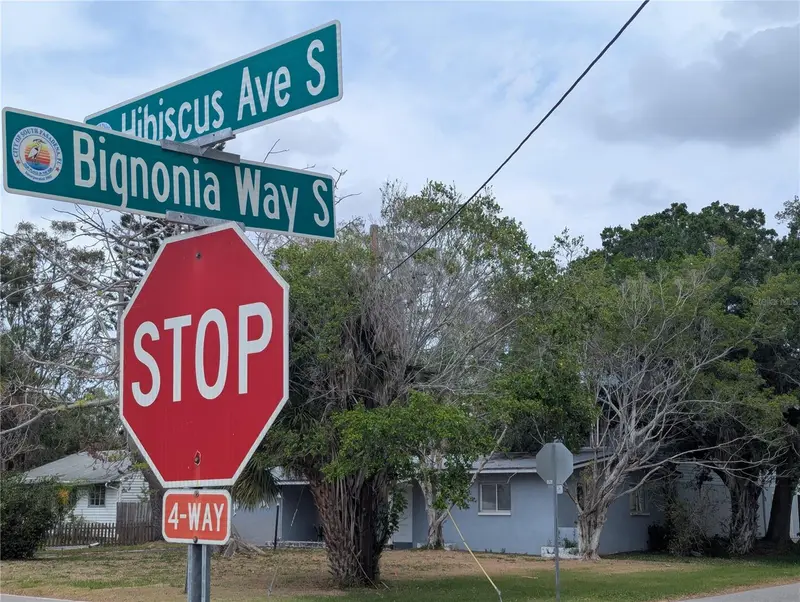 7001 & 7011 Hibiscus Ave S, FL