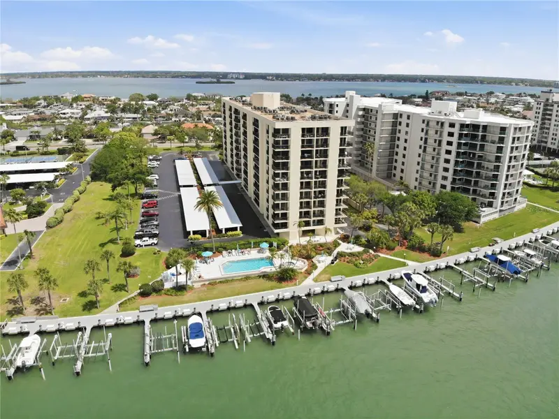 690 Island Way, FL