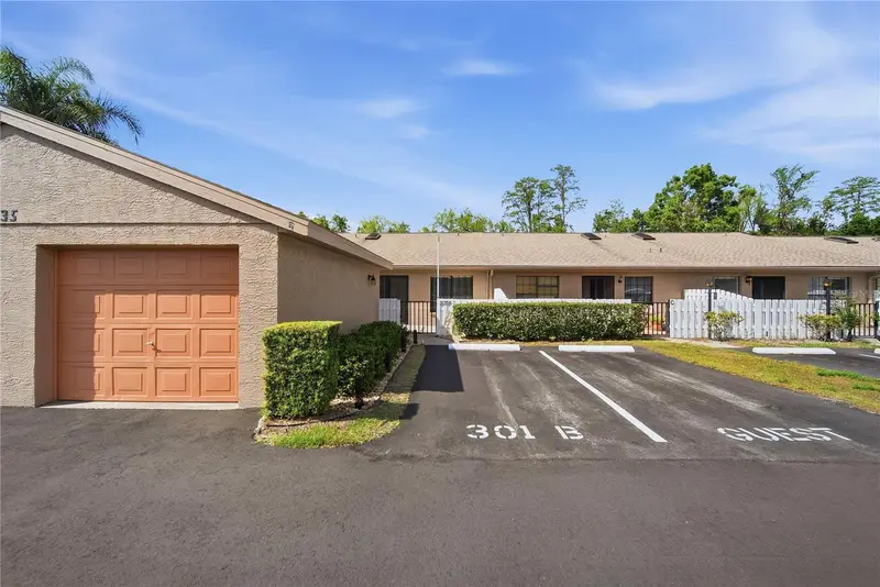 3135 Charter Club Dr #B, FL
