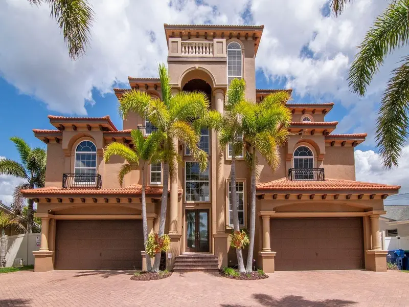 507 Driftwood Dr E, FL