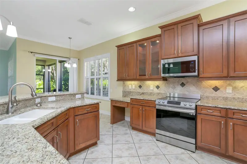 16022 Golden Lakes Dr, FL