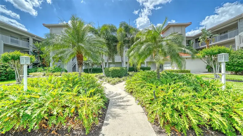 9320 Clubside Cir #2106, FL