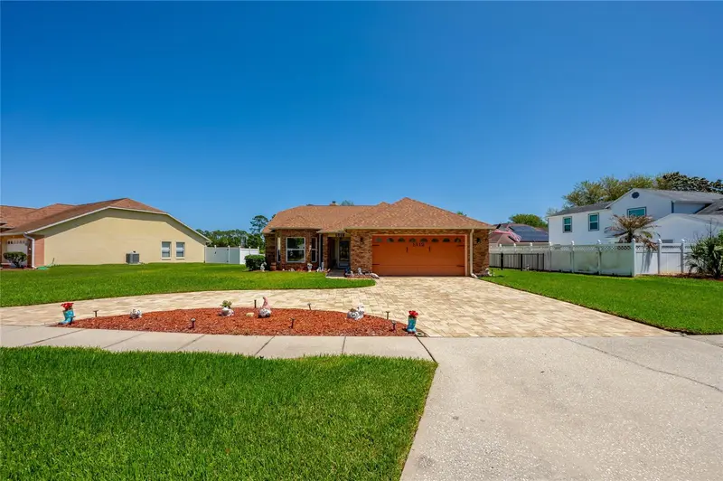 1312 N Wembley Cir, FL