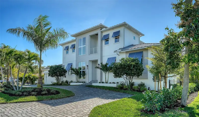 558 Venice Ln, FL