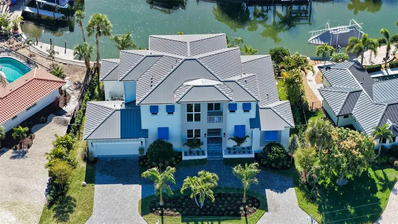 558 Venice Ln, FL
