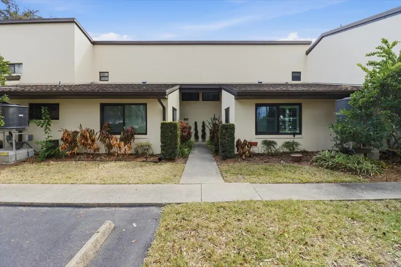 1637 Se Paradise Cir #204, FL