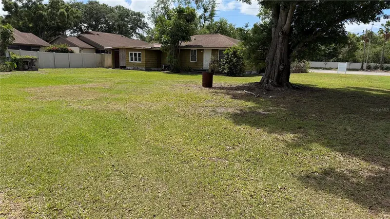 4611 Fruitville Rd, FL