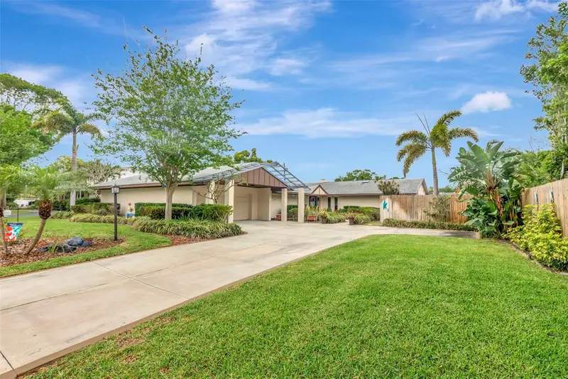 8233 Forest Cir, FL