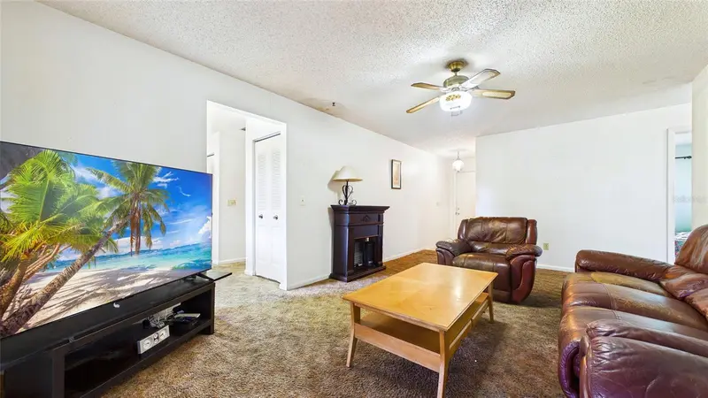 711 Regent Cir S, FL