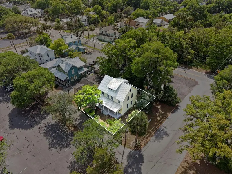 318 N Colonial Ct, FL