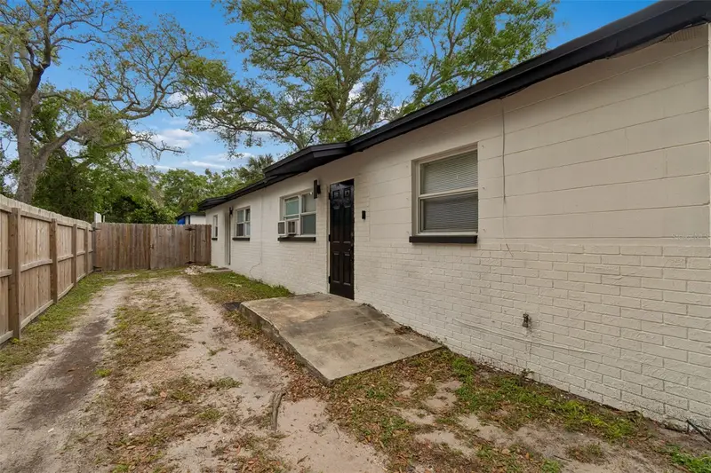 10110 N Lantana Ave, FL