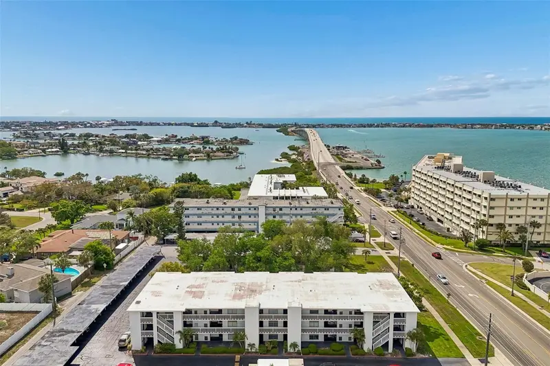 2944 W Bay Dr #106, FL