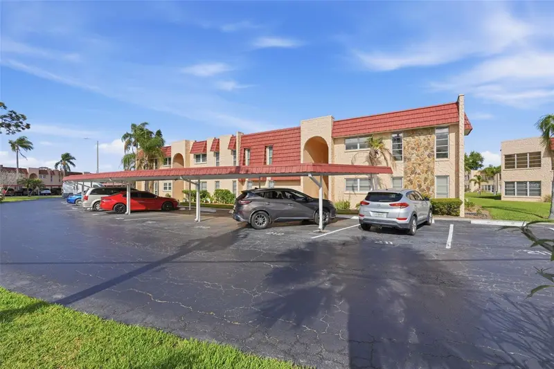 212 Cedarwood Cir #212, FL