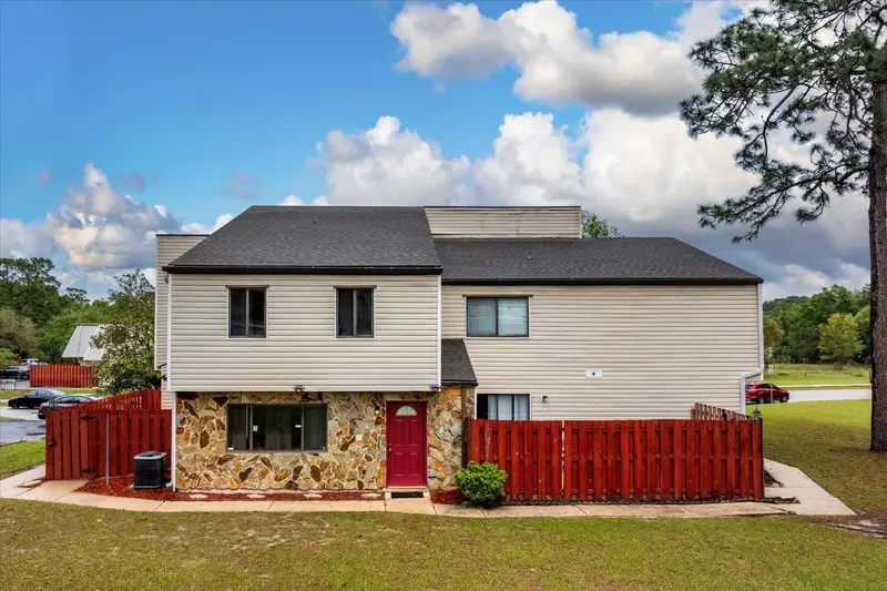 2134 Ne 45th Ave, FL