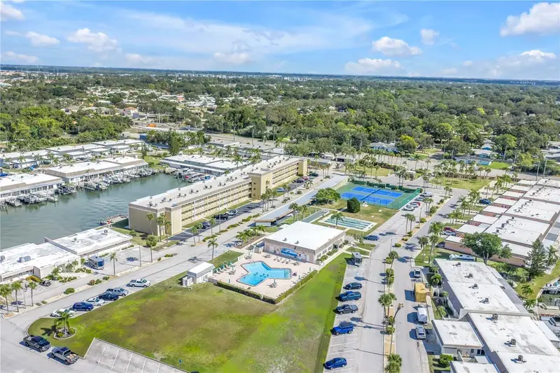 143 N Boca Ciega Point, FL