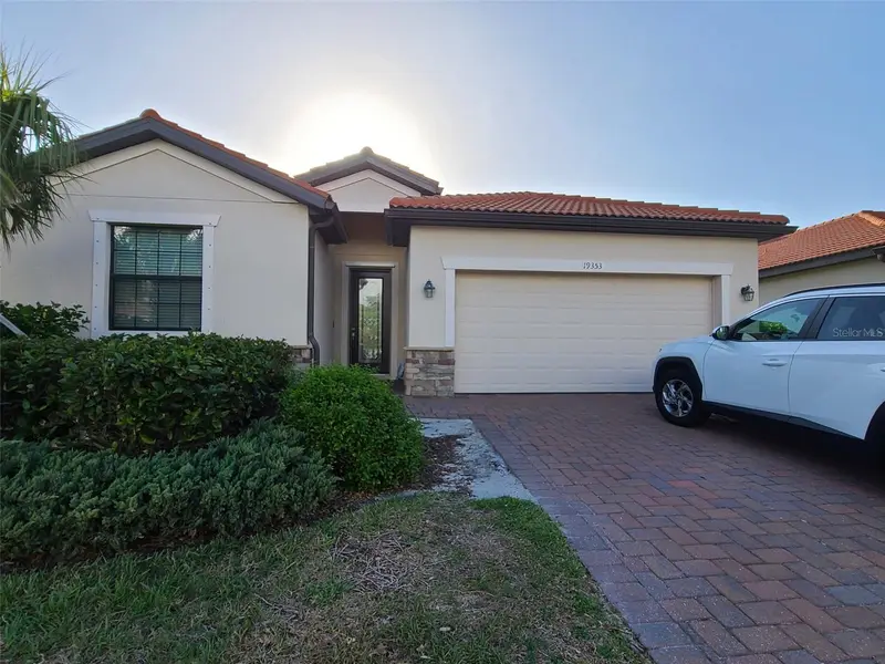 19353 Nearpoint Dr, FL