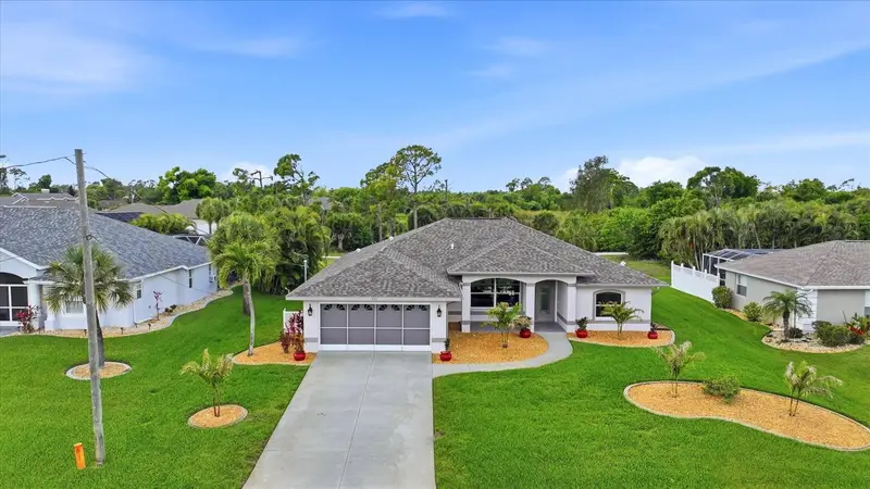 828 Rotonda Cir, FL