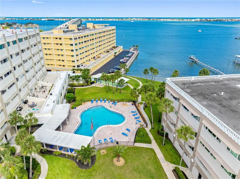 100 Bluff View Dr #404c, FL