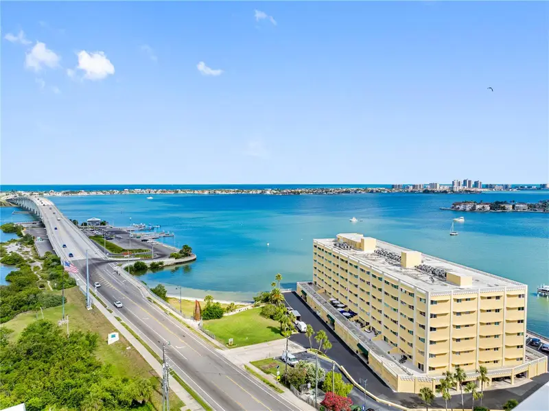 100 Bluff View Dr #404c, FL