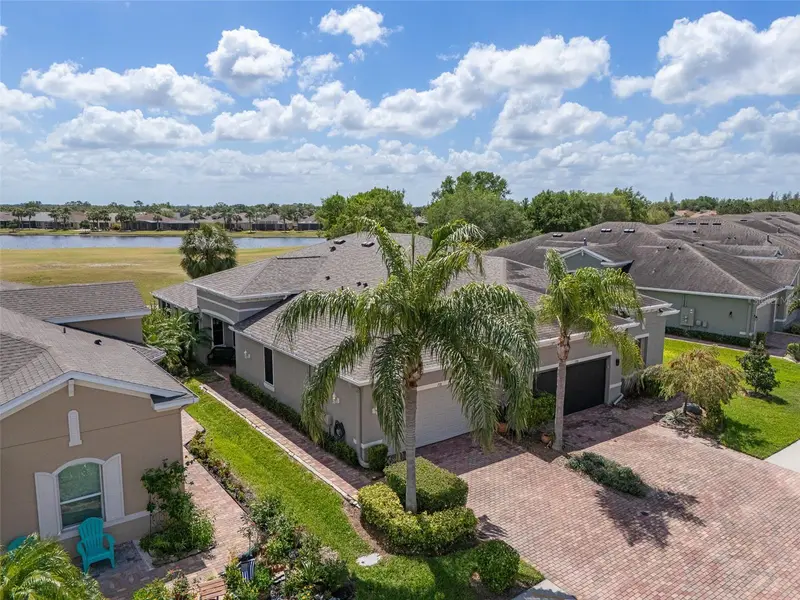 718 Chipper Dr, FL