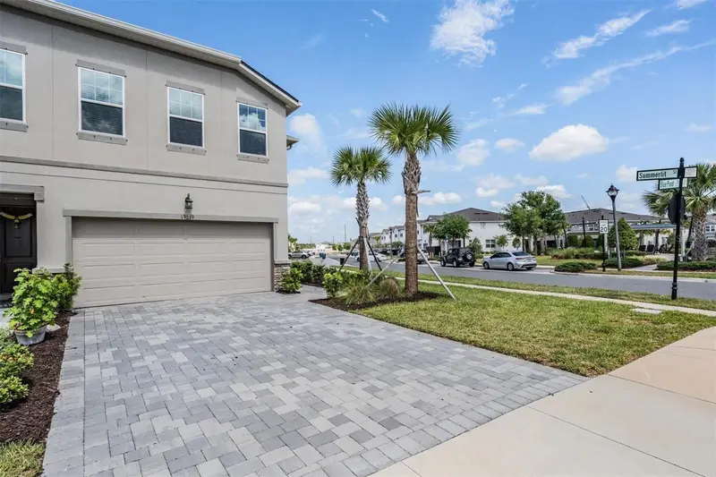 19219 Blue Pond Dr, FL