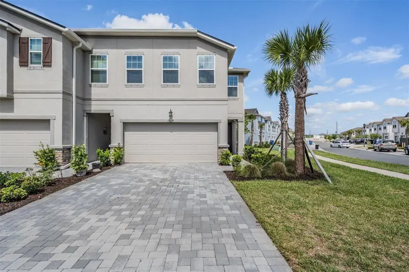 19219 Blue Pond Dr, FL