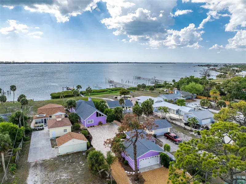 720 S Mccall Rd, FL