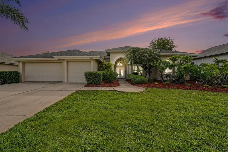 18817 Wimbledon Cir, FL