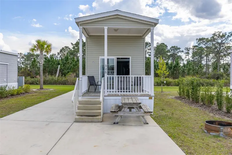 325 Tiki Turn (Hwy 630) E, FL