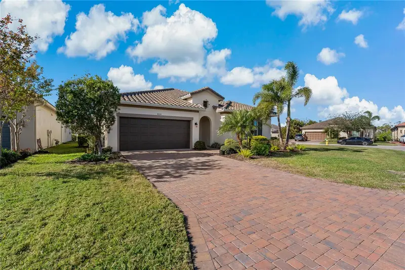4604 Tobermory Way, FL