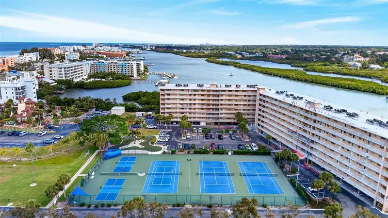 19451 Gulf Blvd #204, FL