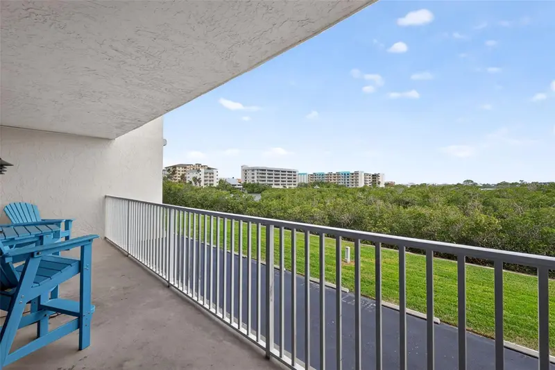 19451 Gulf Blvd #204, FL