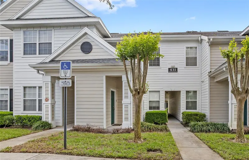 431 Southern Pecan Cir #201, FL