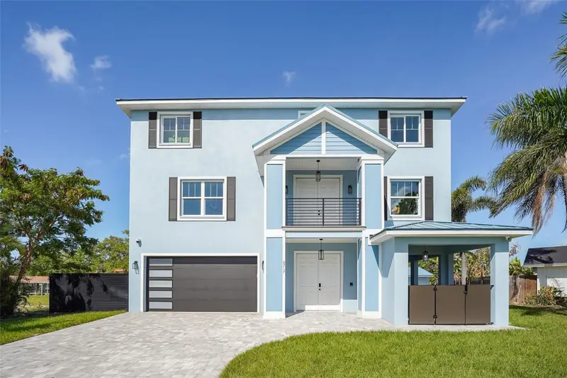 8717 Driftwood Dr, FL