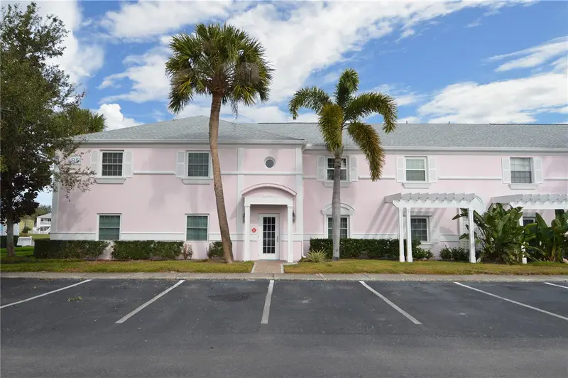 213 Seahorse Dr Se #B, FL