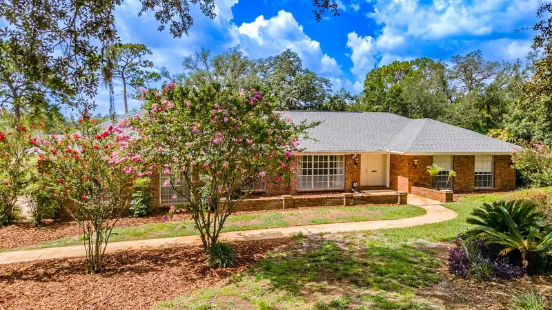Sweetwater Oaks listing