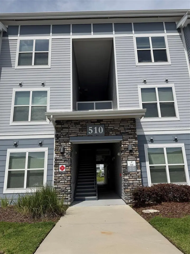 510 Academy Dr #303, FL