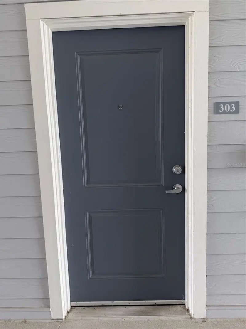 510 Academy Dr #303, FL