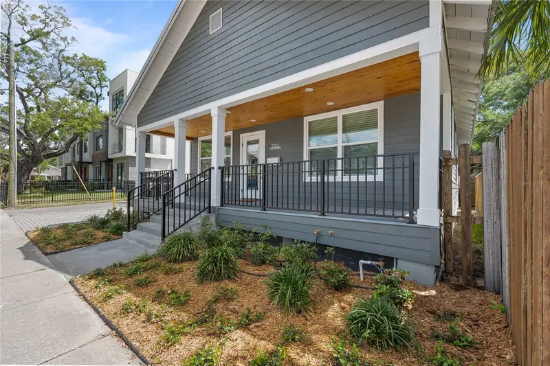 2203 N Boulevard, FL