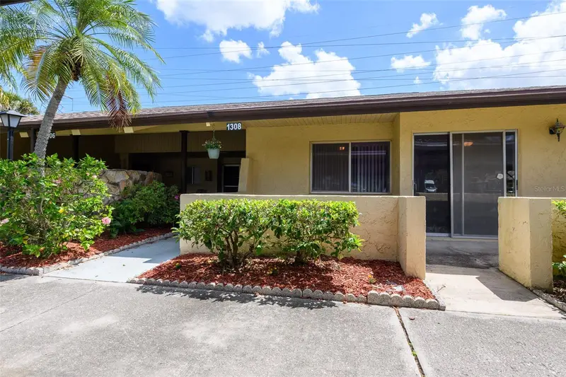 1308 13th Cir Se, FL