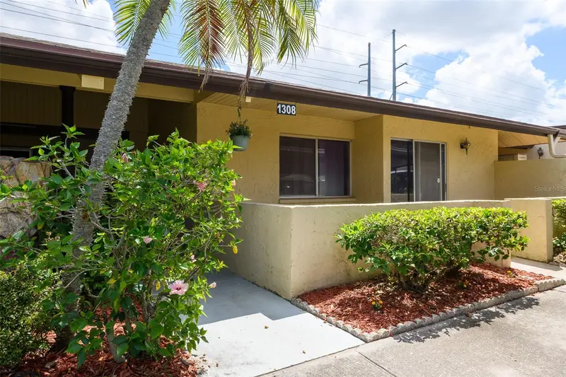 1308 13th Cir Se, FL